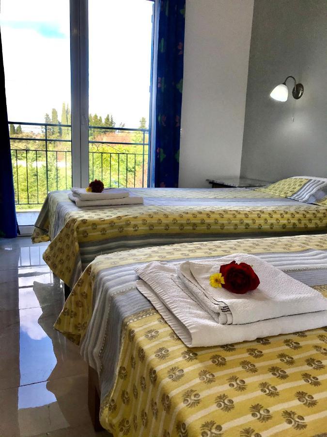 Apartament Banos And Swimming Pool